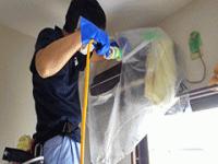浜松市内アパートの壁掛けエアコン分解洗浄と除菌消臭作業