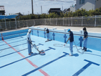 浜松市内の小学校 プール清掃