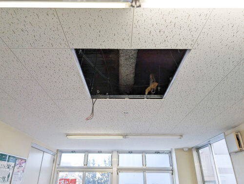 空調室内機更新工事中