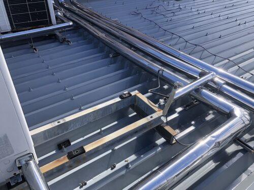 空調室外機更新工事中
