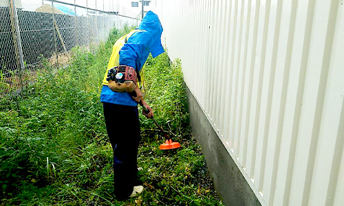 袋井市内事業所敷地　除草及び除草剤散布02